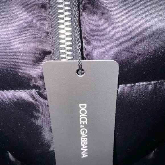 Dolce & Gabbana Black Puffer Jacket that’s cinched in the waist. Size 40 - Picture 6 of 8